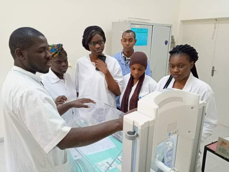 Sénégal 🇸🇳, Terre de la Teranga : Le Biomédical pour l&rsquo;Excellence Hospitalière