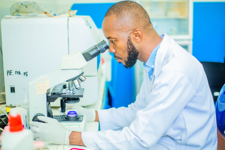 Sénégal 🇸🇳, Terre de la Teranga : Le Biomédical pour l&rsquo;Excellence Hospitalière